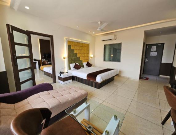 hotel grand darshan vadodara